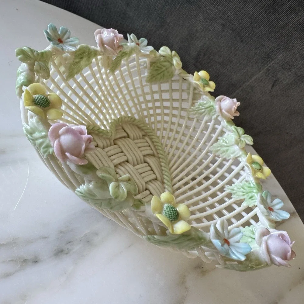 BELLEEK ROSE OF TRALEE WOVEN PORCELAIN HEART BASKET
